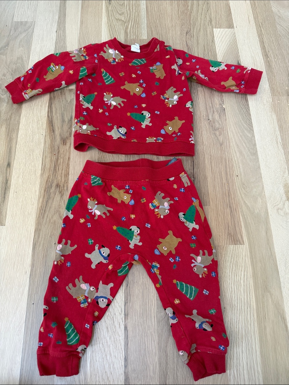 H&M Red Kids Sweatshirt & Jogger Set with Reindeer & Tree Print